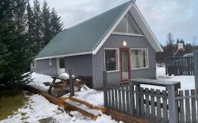 A Three Bedroom Cabin With A Hot Tub